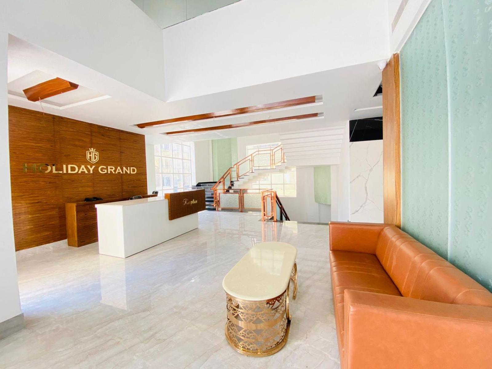 Hotel Holiday Grand Большая Нойда Экстерьер фото